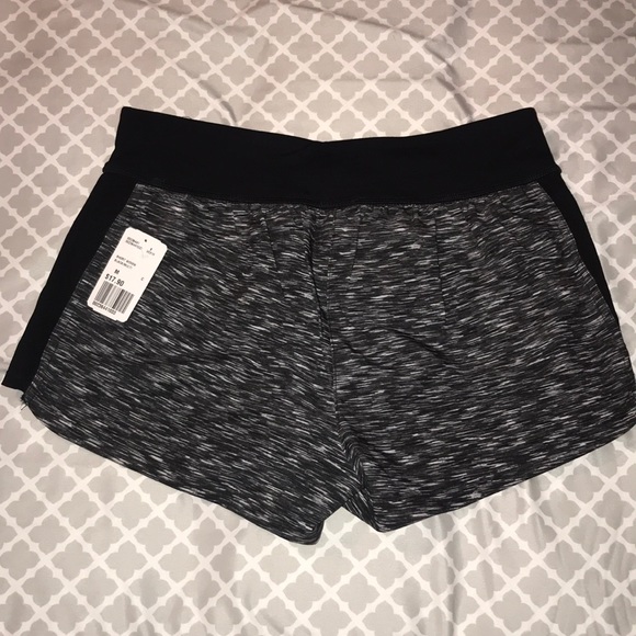 Athletic shorts - Picture 2 of 2